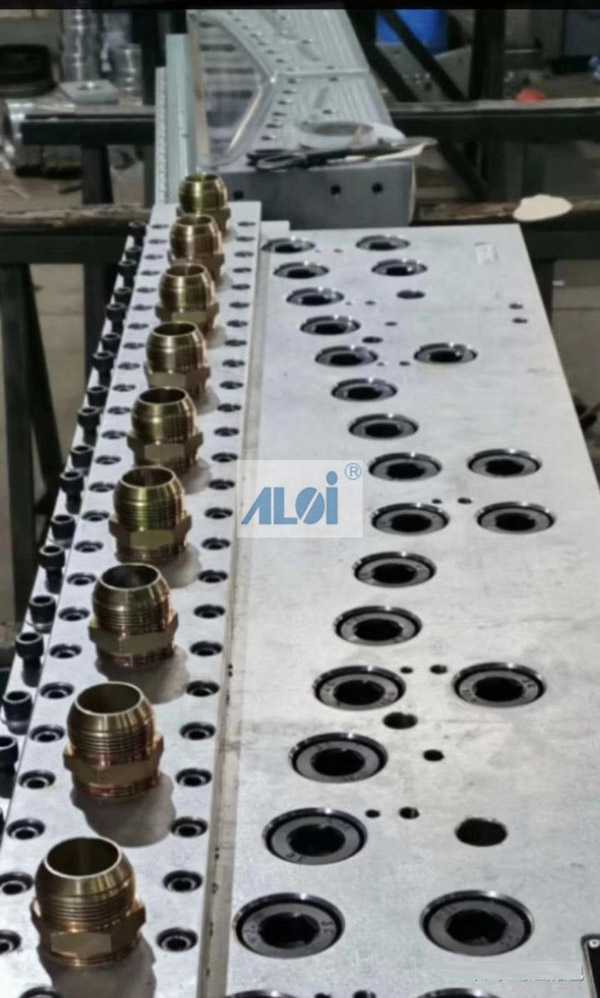 保定衣架式熔噴布模具丨熔噴設(shè)備調(diào)試中出現(xiàn)“飛花”現(xiàn)象，原因分析及解決辦法！