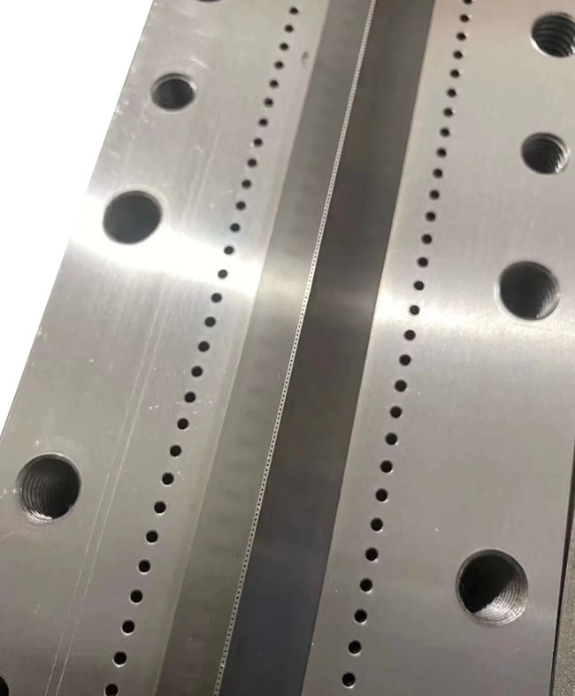 大連熔噴布模具 | 熔噴布模具鉆孔機(jī)速度再突破，20秒一孔鉆孔垂直不斷鉆